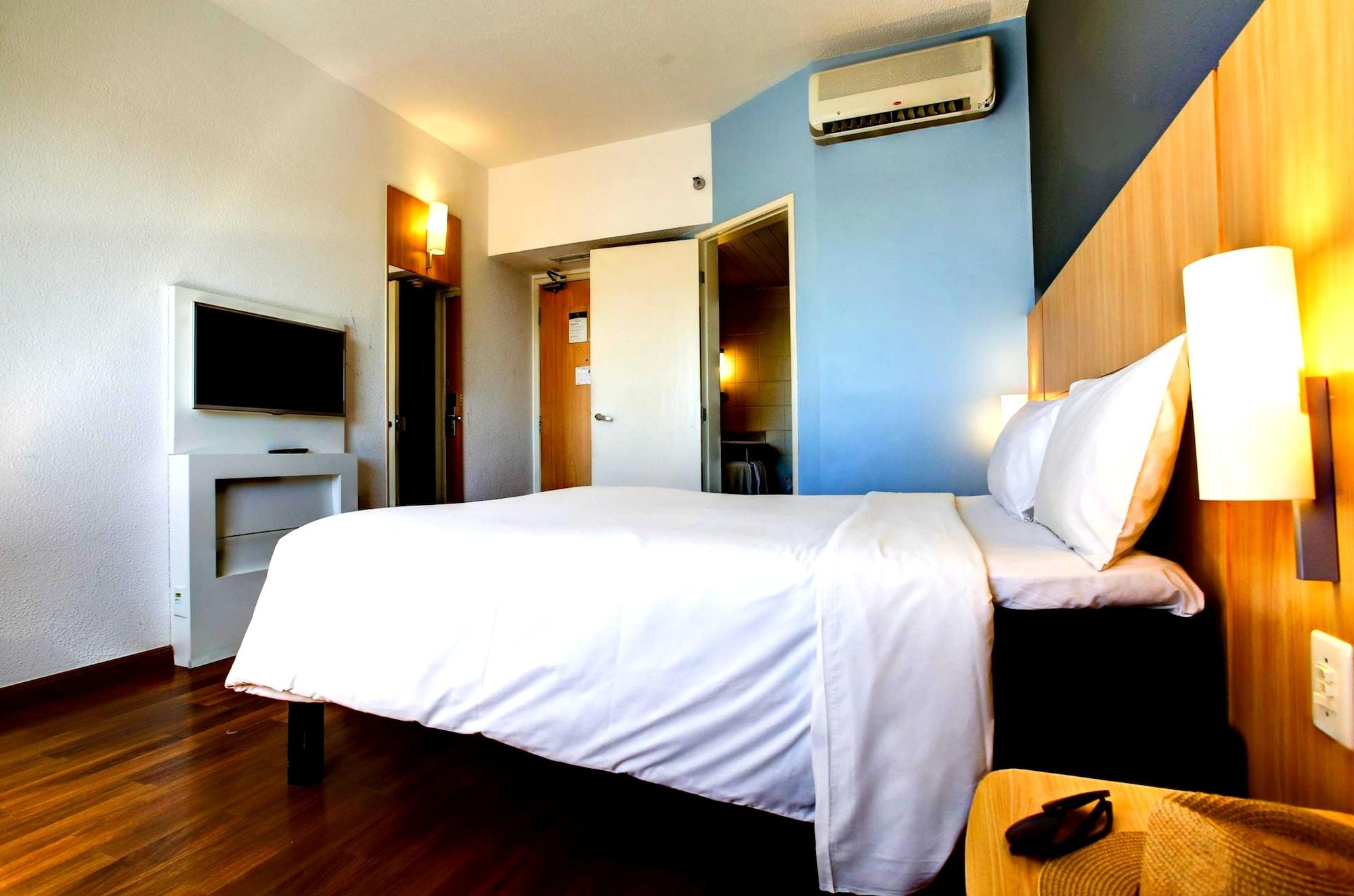 Ibis Vitoria Praia Do Canto 외부 사진