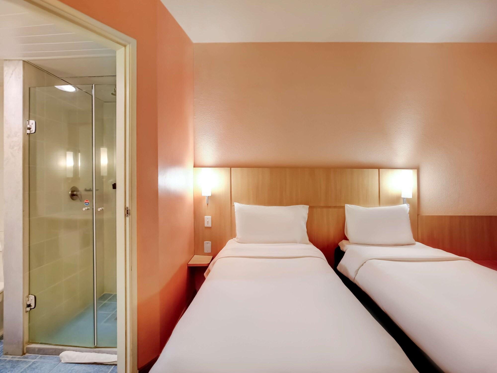Ibis Vitoria Praia Do Canto 외부 사진